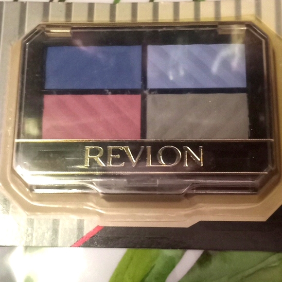Revlon Overtime Shadow Paradise Matte Eyeshadow Palette ๐จ - Picture 4 of 10